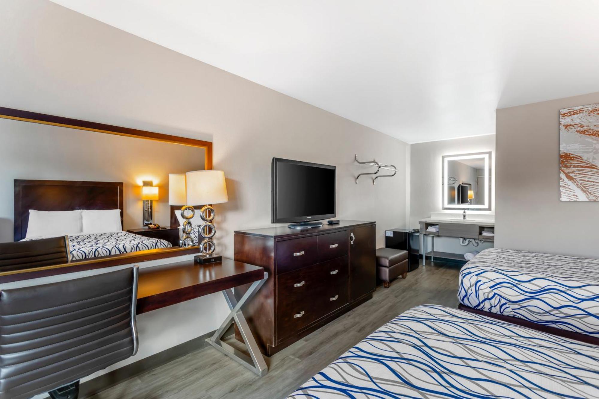 Rodeway Inn Ориндж Парк Екстериор снимка