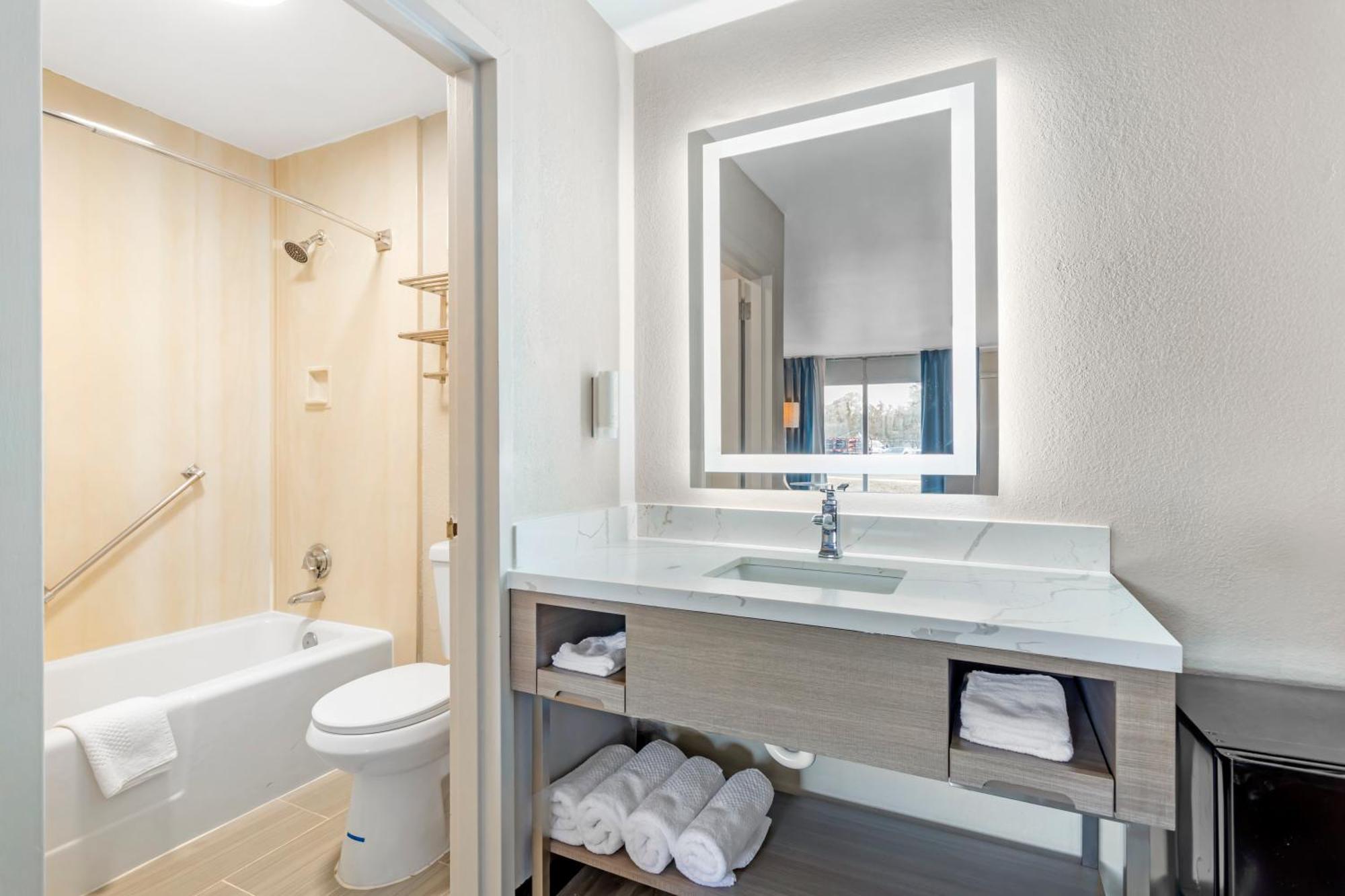 Rodeway Inn Ориндж Парк Екстериор снимка