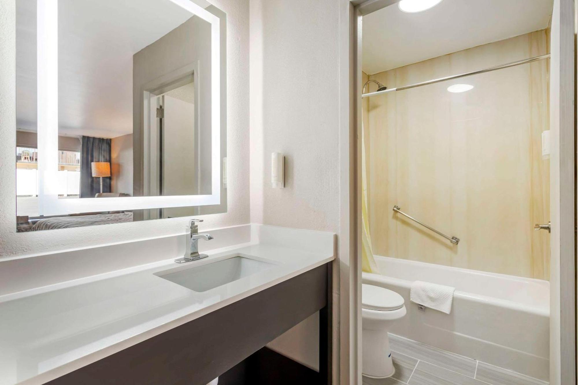 Rodeway Inn Ориндж Парк Екстериор снимка